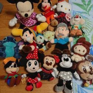 ディズニーキャラクターのぬいぐるみの画像