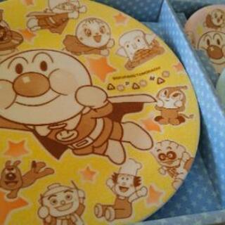 再値下げ【新品・未使用】アンパンマン パーティー 皿３枚セット 子ども用の画像