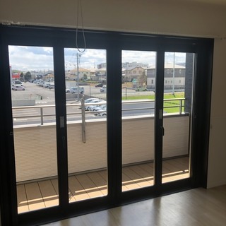 【ＡＲＩＭＡ　ＢＡＳＥ部屋番号：202】新築アパート♪設備充実、ガス料金も都市ガス並で安い！ミサワホームの新築物件！インターネット無料！駐車場は屋根付きで２台無料です♪入口はオートロックで宅配ＢＯＸもついてます！ - 不動産