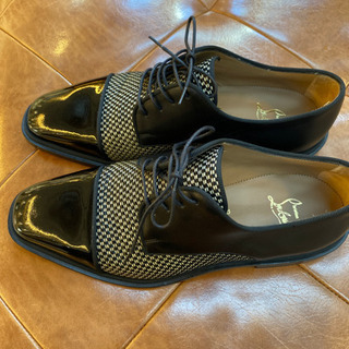 クリスチャンルブタン ほぼ新品