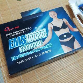 受け渡し待ち　腹筋健康器具