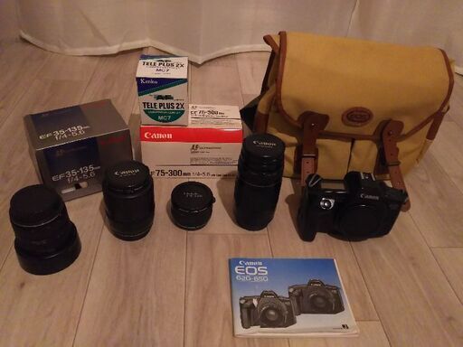 フィルムカメラ本体一式。 本体Cannon EOS 650 、収納専用バッグ、望遠レンズ3本、2倍率望遠レンズ