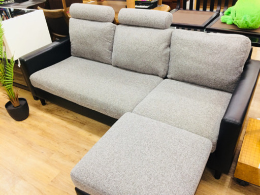 3人掛けのカウチソファーです！