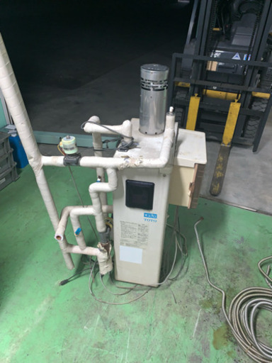 TOTO 石油給湯器 中古ボイラー 錦鯉