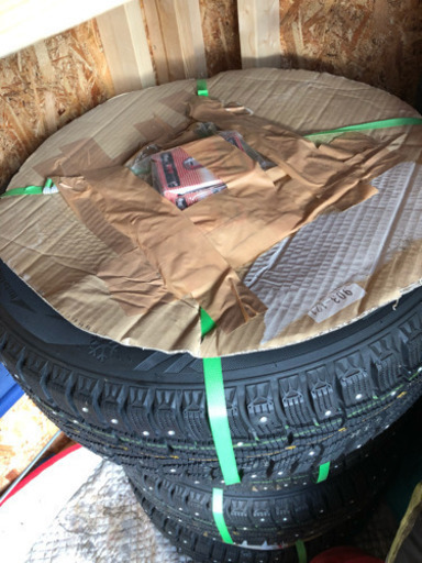 スパイクタイヤ 16インチ 新品