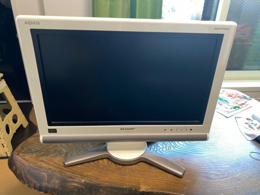 2007 年製　シャープ　アクオス　20インチ　液晶テレビ　LC-20D10