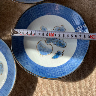 皿4枚の画像
