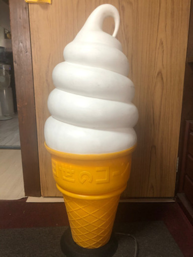 ソフトクリーム看板　中古　日成のコーン