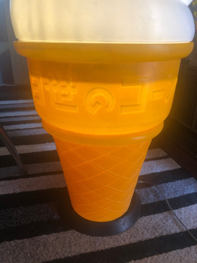 ソフトクリーム看板　中古　日成のコーン