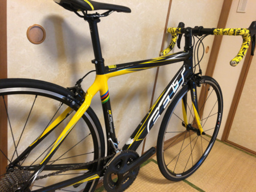 FELT フルカーボン　105 11速　ロードバイク 完成車