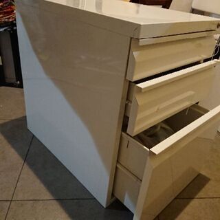 オフィス鍵付き引出しの画像