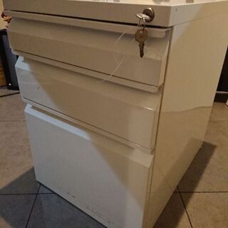 オフィス鍵付き引出しの画像