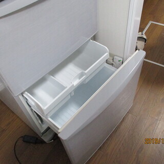 2013年9月購入　東芝3ドア冷蔵庫　5,000円でお譲りします。の画像