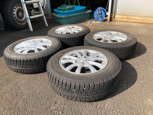 スタッドレスタイヤ アルミホイル付き ブリザック