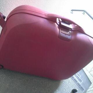 サムソナイト赤トランク