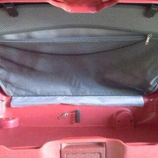 サムソナイト赤トランクの画像