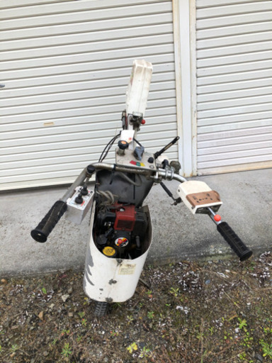 茶刈機自走機