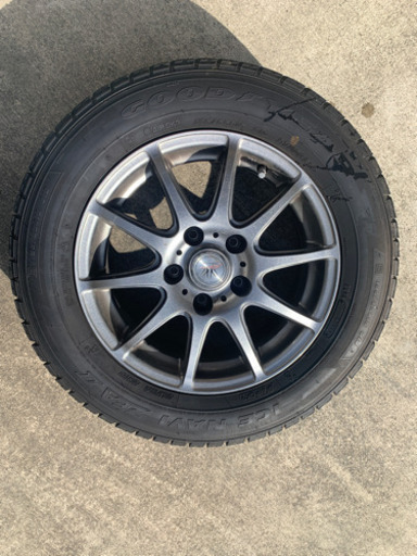 セレナ　スタッドレス　4本　ホイル込み