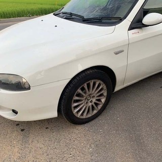 奇麗な本革　アルファロメオ アルファロメオ　１４７ スポルティーバ　２．０　ツインスパークの画像