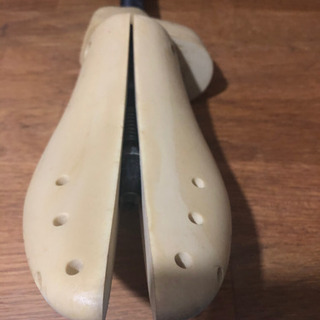 靴の横幅を広げるもの