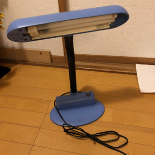 [無料] 細かい作業にスタンドライトが便利です。