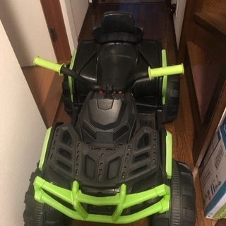 子供の乗り物の画像