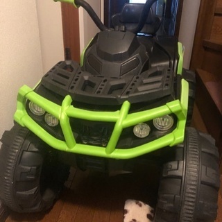 子供の乗り物の画像