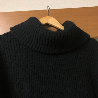 ルーズタートルネックプルオーバーニットの画像