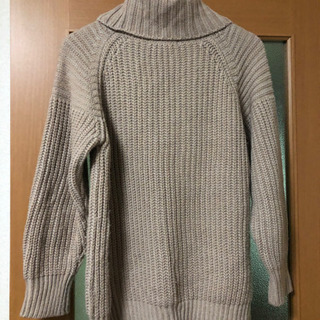 ルーズタートルネックニットの画像