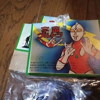 機関車トーマス凧、ウルトラマン凧の画像