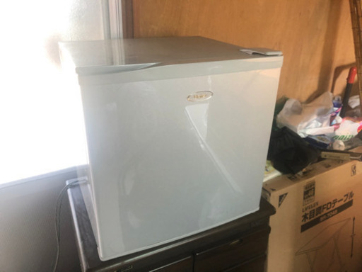 電気冷凍庫　Haier ２０１３年製