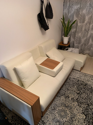 テーブル付き白いソファ 収納あり スツール移動可能