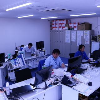 【全国に66拠点！急成長企業！】長距離幹線輸送なら富士運輸株式会社 京都支店【法令順守で高収入】長距離大型トラックドライバーのお仕事♪　～新規支店オープン～ 従業員を最優先に考える企業です！安全な新車トラックどんどん導入中！学歴不問！未経験者歓迎！ 　内定者の入社理由【従業員重視】【規模が大きく安心】【早く稼げる】【新車】【安全重視】【１人１車】【収入安定】【法令遵守】の画像