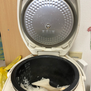 ジャンク品★2011年製＊炊飯器＊半年ほど❗️毎日使用‼️おまけ...