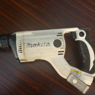 目玉商品【中古ランクB】makita スクリュードライバ（…