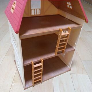 シルバニア　の3階建てのおしゃれなお家