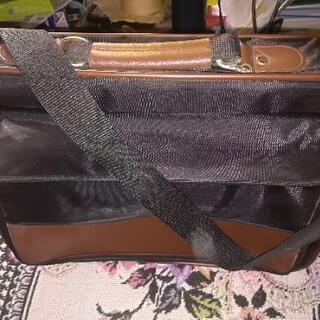 ノートパソコンキャリーバックの画像