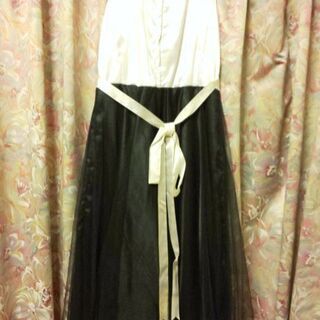 新品同様✨　コサージュ付き　シンプルでドレッシーなノースリーブドレス　150㎝　値下げ💴⤵️（値下げ済み）の画像