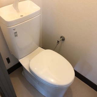 家賃下げました！防犯カメラあり！駅まで車で11分！wifi付き！ペット応相談！フルリフォーム済み！3DK!エアコン付き！ケーブルTV付き！礼金なし。保証人不要！駐車場あり！生活保護の方歓迎！ − 愛媛県