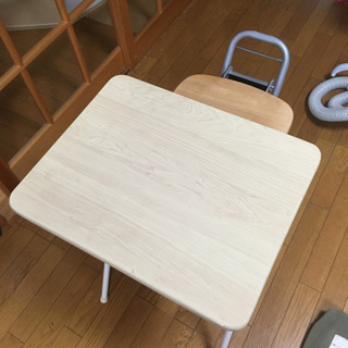 折りたたみテーブル