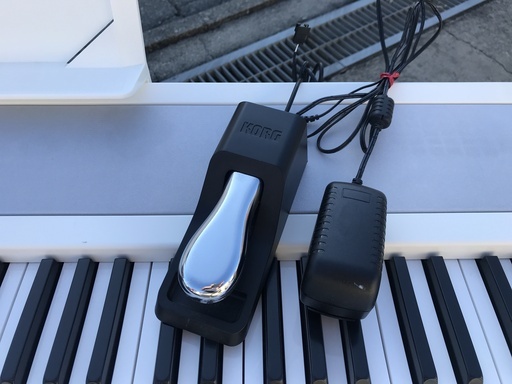【KORG B1　デジタルピアノ　ホワイト　2017年製　中古美品　基本的に直接引取（八王子市）】