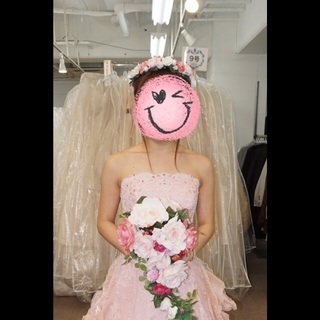 ピンクのカラードレスの画像