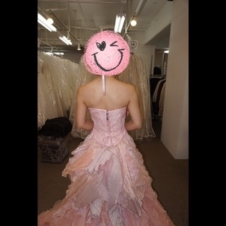 ピンクのカラードレスの画像