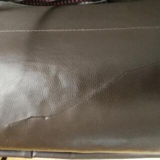 茶色のレーザー風ソファの画像