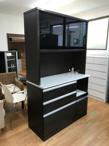 【リサイクルサービス八光　田上店　配達・設置OK】ダークブラウン　食器棚　コンセント二口付