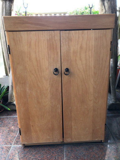 木製キャビネット