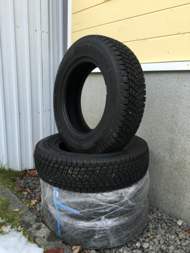 取引き終了(^_^)スタットレスタイヤ、BSブリザック175/80R15です。