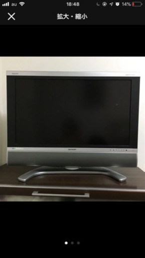 ダイニングテーブル、テレビのセット