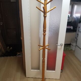 木製のハンガーポール ハンガーラックの画像