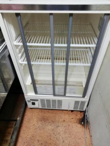 業務用ショーケース、一万円売ります。今月中までとなります。